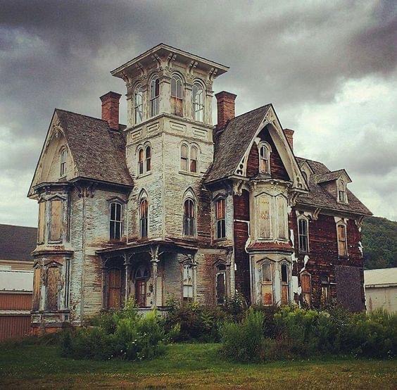 Discovering the Hidden Beauty of an Abandoned House